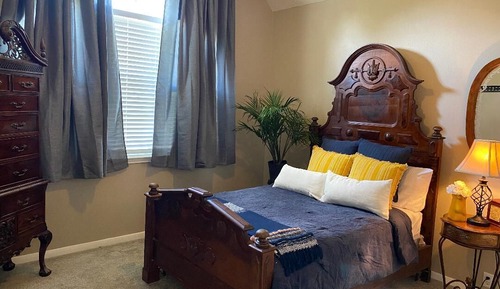 Melody Room, Queen Bed, Non-Smoking