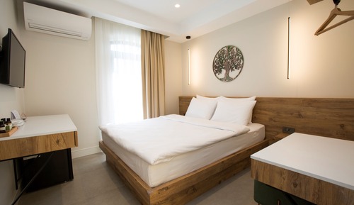 Basic Room, 1 Queen Bed, Non Smoking, City View