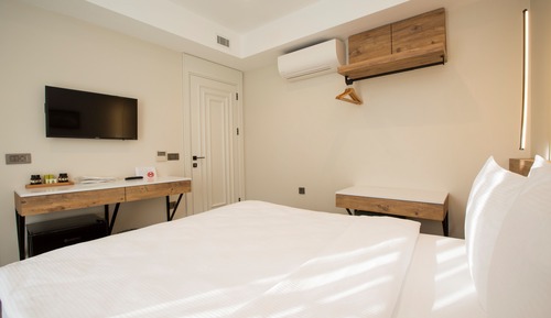 Standard Room, 1 Queen Bed, Non Smoking, City View