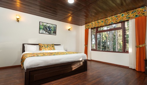 Penthouse with Lake View