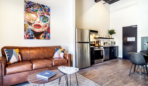 Superior Studio, Lake View