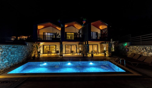 Triple Deluxe Room With Pool View