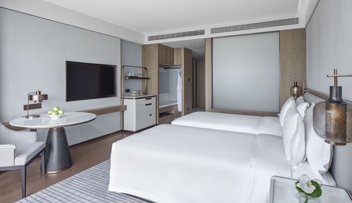 Deluxe Room, 2 Twin Beds, Lake View