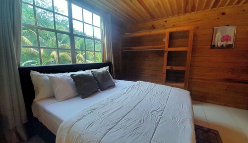 Basic Cottage, 1 King Bed, Garden View