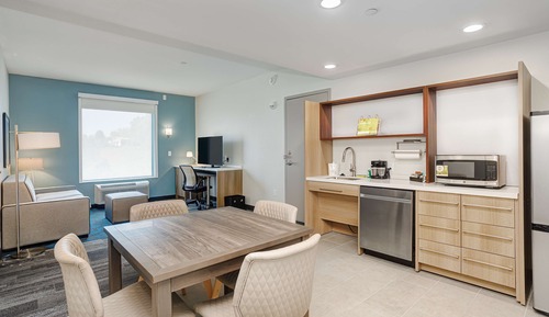 Suite, 1 King Bed, Accessible, Bathtub (Mobility & Hearing)