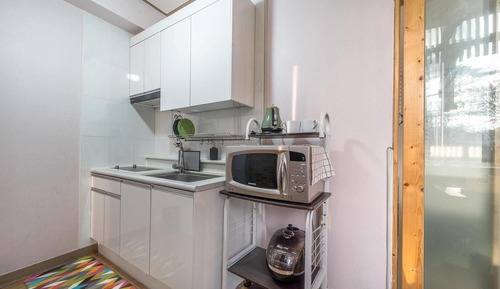 Basic Room, 1 Bedroom (black)