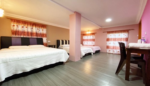 Family Room, Private Bathroom