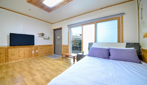 Basic Room, 1 Bedroom (103Sage)