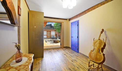 Basic Room, 1 Bedroom (Sage)