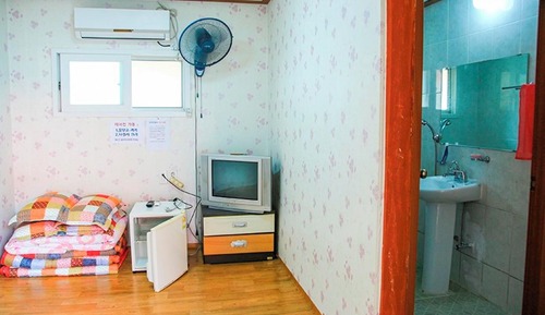 Room (Magnolia)