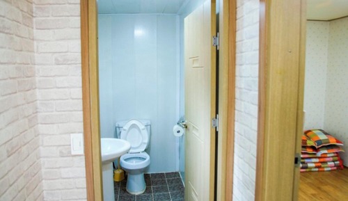 Room (Room 11)