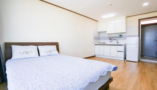 Room (Couple Room 204 (Unshared House))