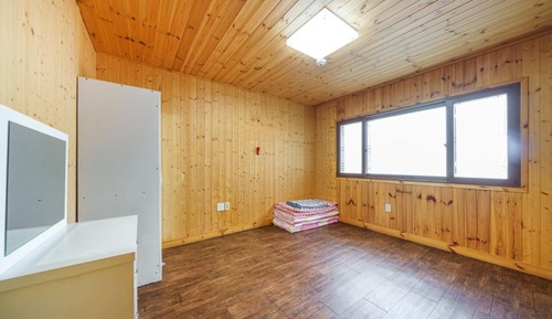 Room (Complex C No 2)