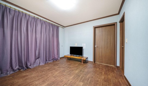 Room (Complex A No 2)