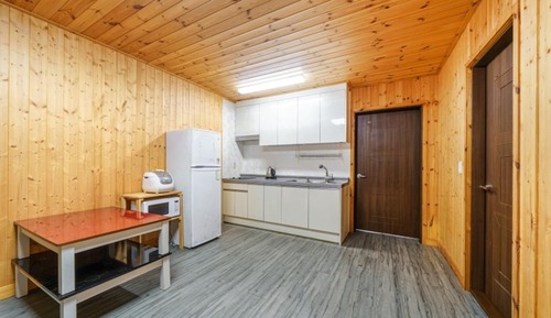 Room (Complex C No 1)