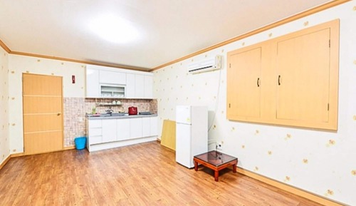 Room (Bora Room)