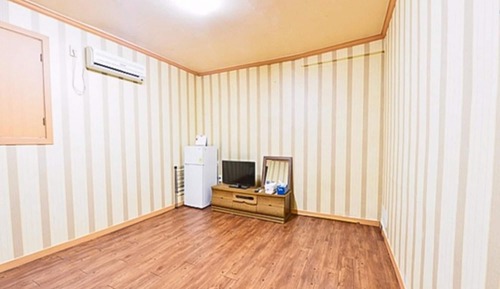 Room (Black Room)