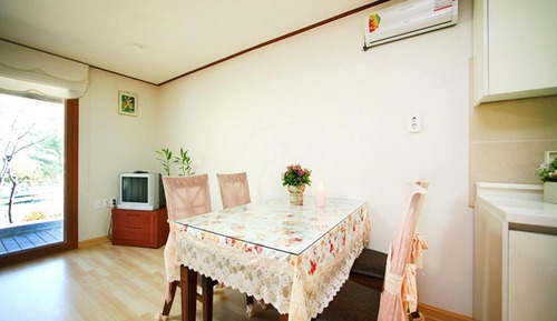 Room (Zelkova)