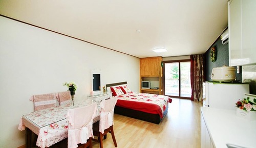 Room (Nut pine)