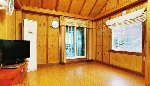 Room (Room 2 (Unshared House))