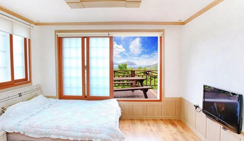 Room (Mountain and Field)