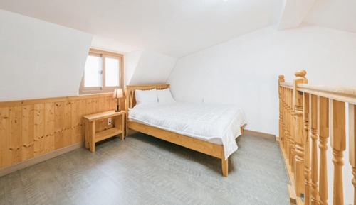 Room (No 203 )