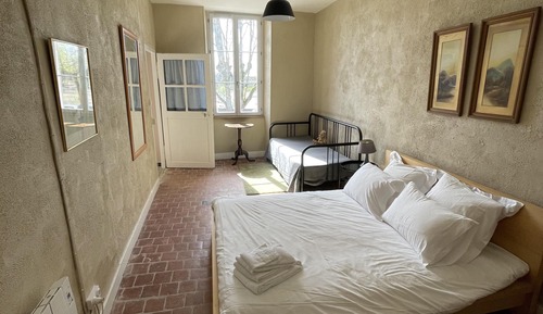 Comfort Triple Room, Private Bathroom, River View (Côté Loire)