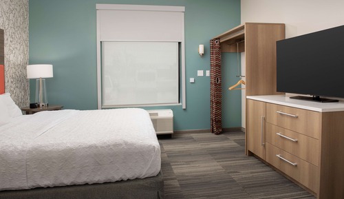 Suite, 1 King Bed, Accessible (Mobility & Hearing, Roll-in Shower)