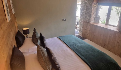 Superior Double Room, Ensuite, Courtyard View (Courtyard room)