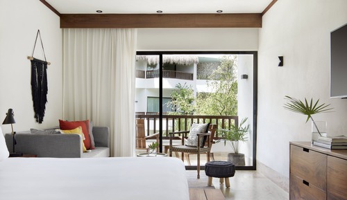 Room, 1 King Bed, Balcony (Essential)