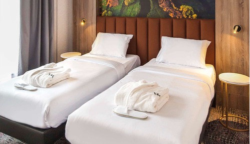 Privilege, Room, Multiple Beds