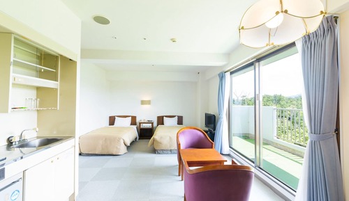 Twin Room, Smoking (Green View)