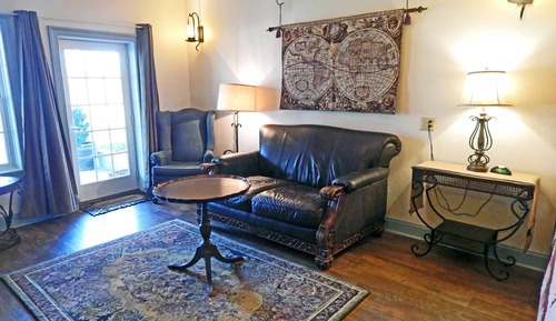 Houghtelin's Hideaway Room with 1 King, Fireplace and Patio