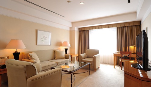 Airport View Suite Room