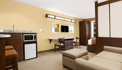 Studio Suite, 1 Queen Bed, Accessible, Non Smoking (Mobility/Hearing Accessible)
