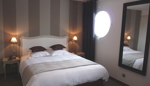 Chambre confort avec 1 grand lit 1 à 2 personnes
