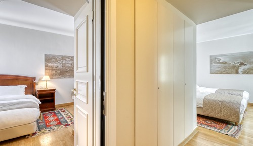 Interconnected Rooms