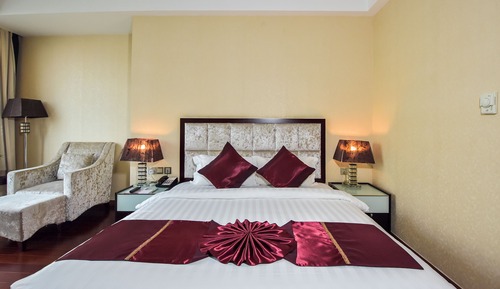 Deluxe King Room - Free Two Ways Airport Transfer