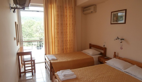 Studio for 3 people