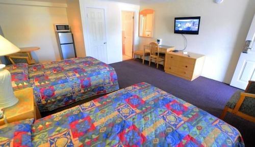 Single Room, 2 Double Beds