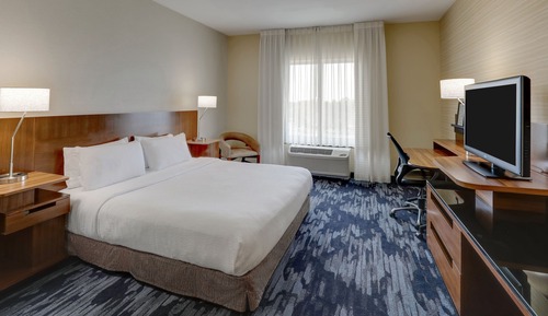 Room, 1 King Bed, Non Smoking (Mobility/Hearing Accessible, Tub)