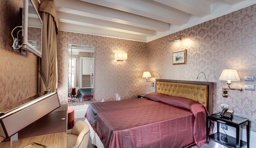 Classic Double or Twin Room, Canal View