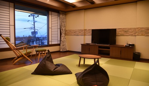 203 Deluxe Japanese and Twin Bed Room with Indoor Silver Hot Springs, Non Smoking