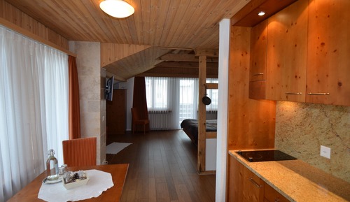 Suite Hahnen with Kitchenette, Balcony, Mountain View