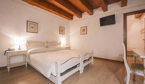 Classic Room, Annex Building