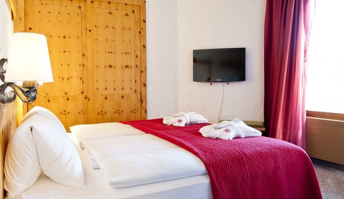 Suite, Bathtub, Valley View (4 Star)