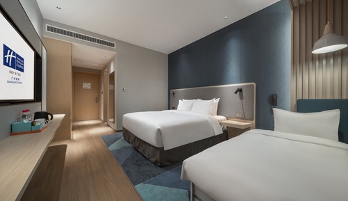 Standard Room, Multiple Beds, Garden View (1 King, 1 Twin)