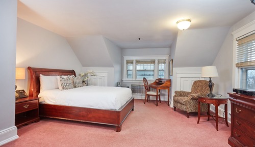 Deluxe Room, 1 Queen Bed, Non Smoking, River View