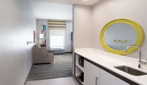 Suite, 1 King Bed, Accessible, Bathtub
