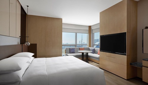 Premier Room, 1 King Bed, City View